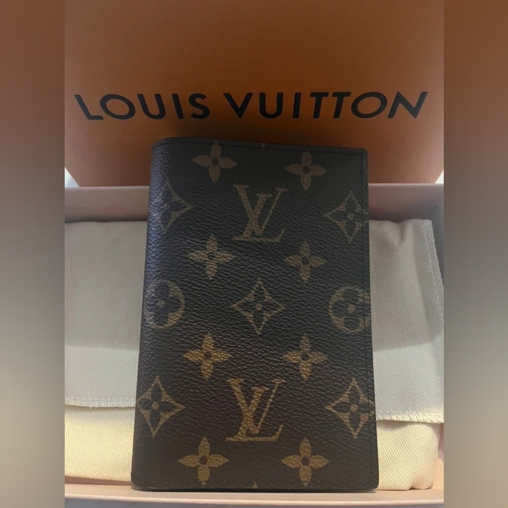 Louis Vuitton Passport Cover - Picture 3 of 9